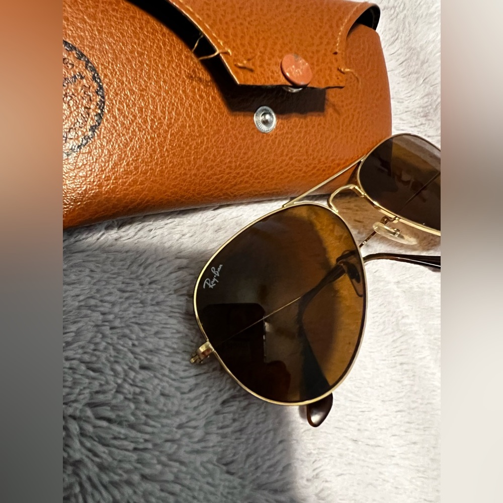 Ray-ban RB3025 Aviator Large Metal sunglasses. Pre owned. Perfect condition! 🥰